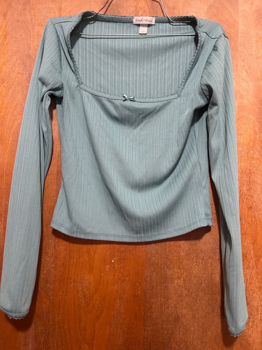 🌸3 for $15🌸 (read description) Cute Green Long Sleeve Crop Top With Small Bow